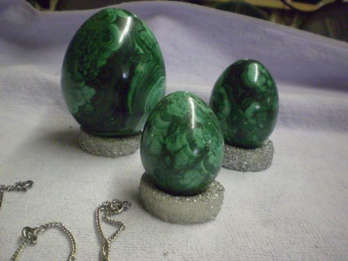Eggs of malachite.